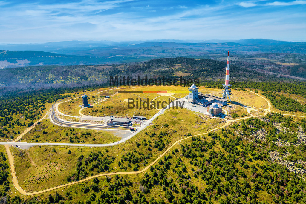 Brocken mit blauen Himmel-8391 | Brockengipfel und Brockenbahnhof - Realisiert mit Pictrs.com