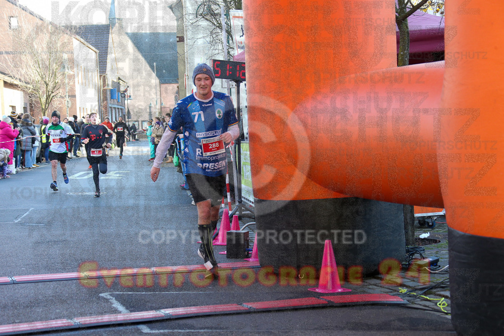 241201_1227_EX1_2203 | Sportfotografie im Rhein-Sieg Kreis, Köln, Bonn, NRW, Rheinland Pfalz, Hessen, etc. Unser Tätigkeitsfeld umfasst den Laufsport vom Volkslauf über den Marathon, Duathlon, Triathon bis zum Ultralauf wie Kölnpfad Ultra oder Schindertrail.