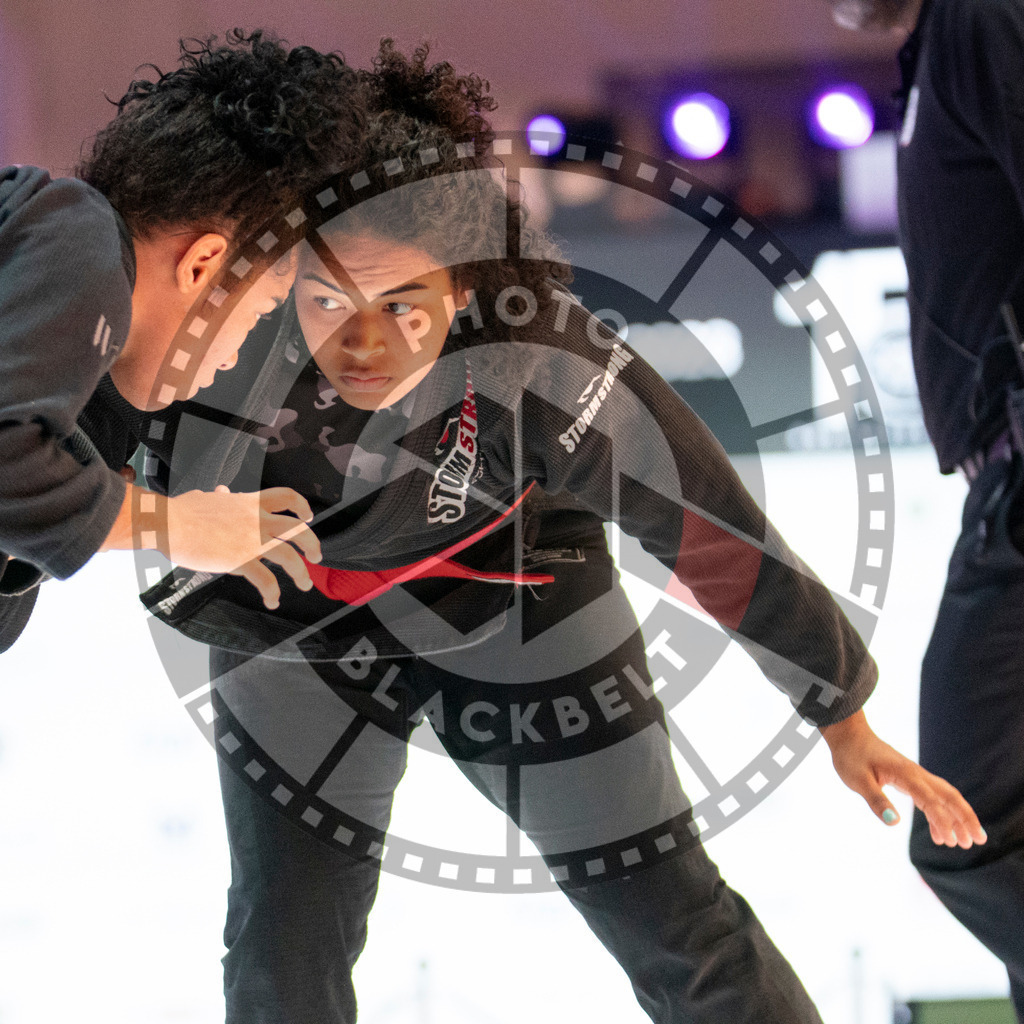 20231108PBB1372 | Fighters compete during the AJP World Professional Championship in the Mubadala Arena in Abu Dhabi, Arab United Emirates, on November 8, 2023.