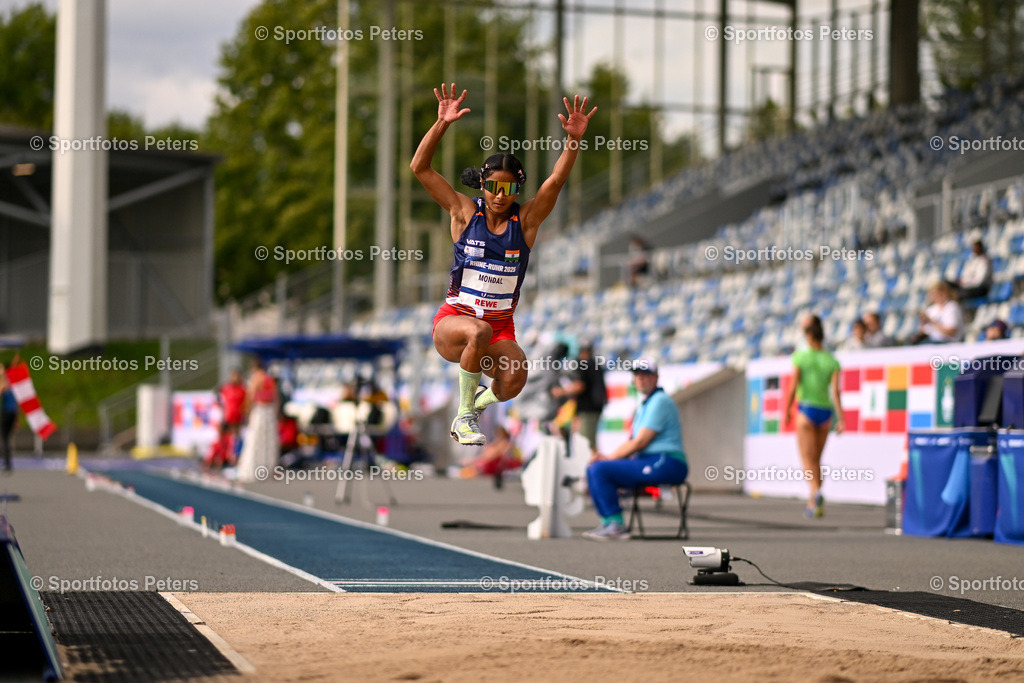 KP1_7321_1 | 21.07.2025, xkaix, Leichtathletik, FISU World University Games 2025 v.l. Moumita Mondal (Indien) - Realisiert mit Pictrs.com