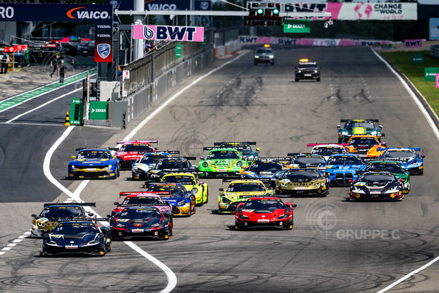 DTM525_080913330901227MC | DTM, 9. + 10. Rennen Nürburgring 2025 - Foto: Gruppe C Photography; #14 Ferrari 296 GT3, EMIL FREY RACING: Jack Aitken; #69 Ferrari 296 GT3, EMIL FREY RACING: Thierry Vermeulen; #10 Ferrari 296 GT3, EMIL FREY RACING: Ben Green - Realisiert mit Pictrs.com