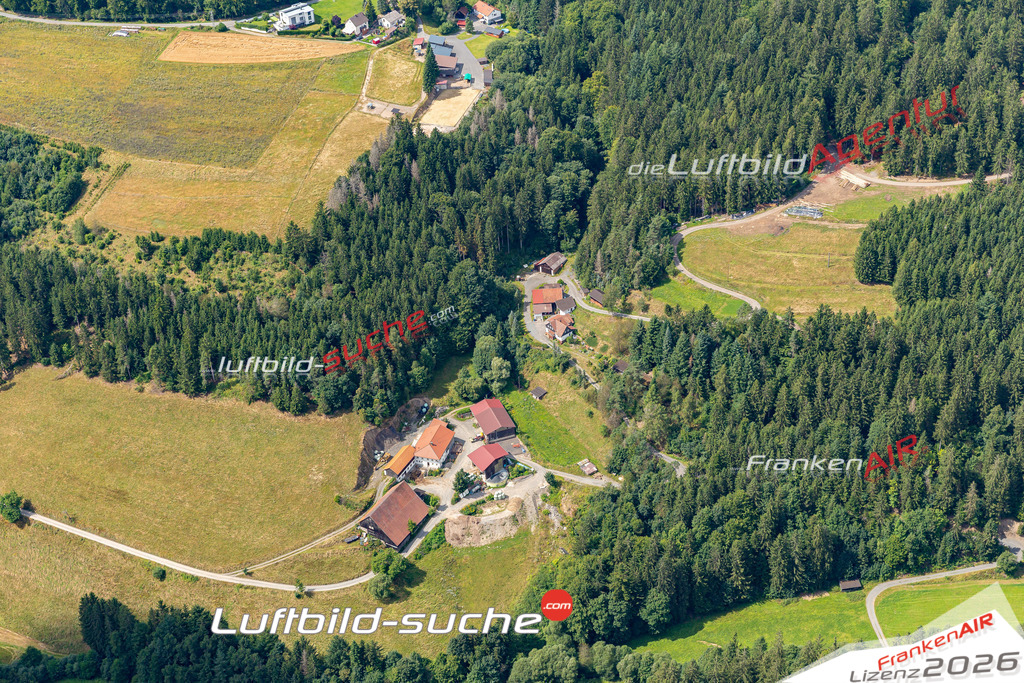 Die Luftaufnahme Rosslach - Wilhelmsthal wurde 2021 mittels Flugzeug (keine Drohne) erstellt. Hohe Auflösung -für große Poster und Wandbilder geeignet!