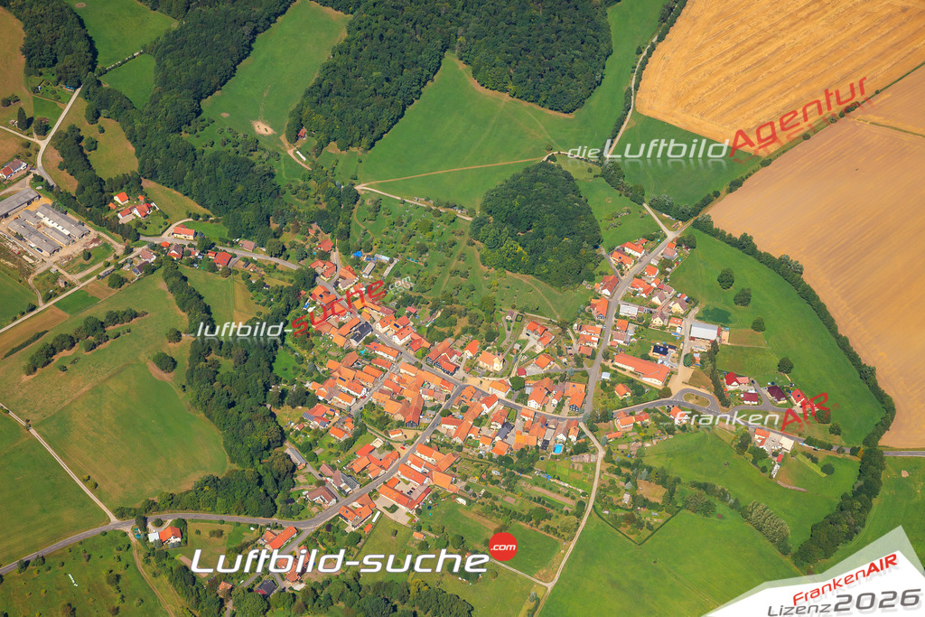 Die Luftaufnahme Gleichamberg - Roemhild wurde vom UL-Flugzeug (keine Drohne) aus fotografiert.Hohe Druck- Auflösung-die Geschenkidee!