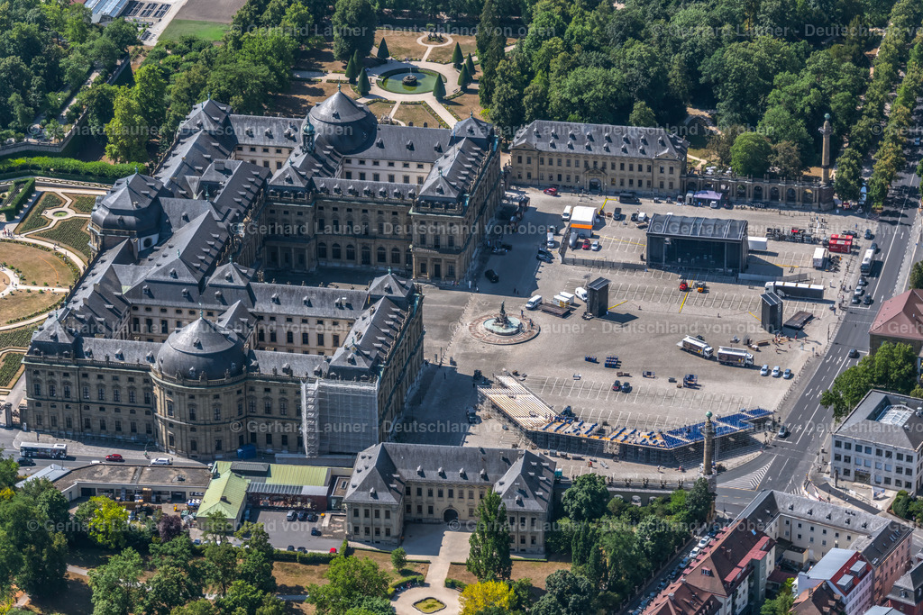 4062756 | Würzburger Residenz ist ein barocker Schlossbau am Rande der Innenstadt von Würzburg, der 1720 begonnen wurde und bis 1744 vollendet war.