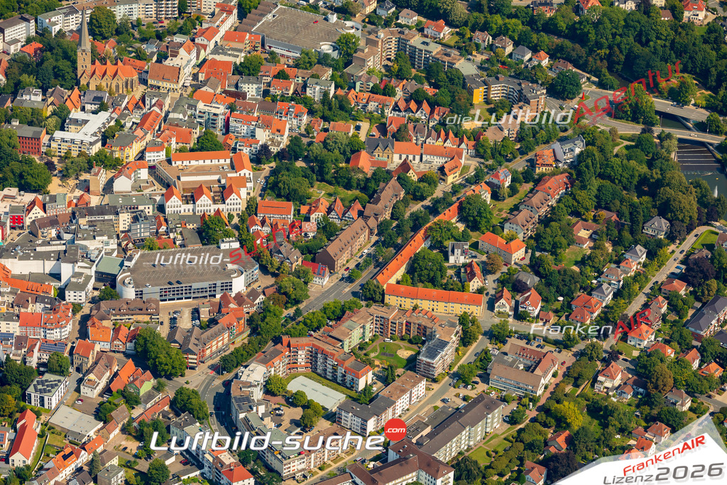 Luftbild der Stadt Herford - Die Luftaufnahme wurde 2025 vom UL-Flugzeug heraus erstellt ( keine Drohne ) - Hochauflösende Luftaufnahme - für professionelle Ausdrucke geeignet. Die Geschenkidee !Hier alle&nbsp;Infos zur Lizenzierung der LuftaufnahmeWir fliegen auch dieses Jahr wieder in Ihre Region um Luftbilder zu erstellen.- Luftbild anfragen