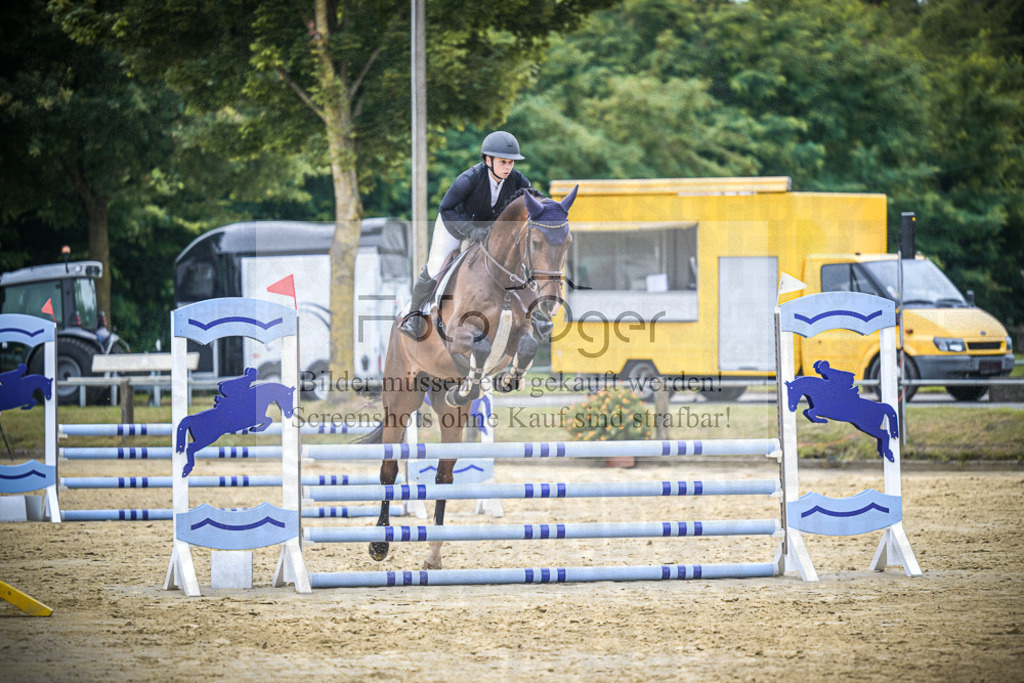 DOS_2833 | Entdecke hochwertige Reitturnierfotos von Foto Oger. Professionell, emotional und authentisch – jetzt Lieblingsmomente im Shop bestellen.Deutschlandweite Turnierfotografie. - Realisiert mit Pictrs.com