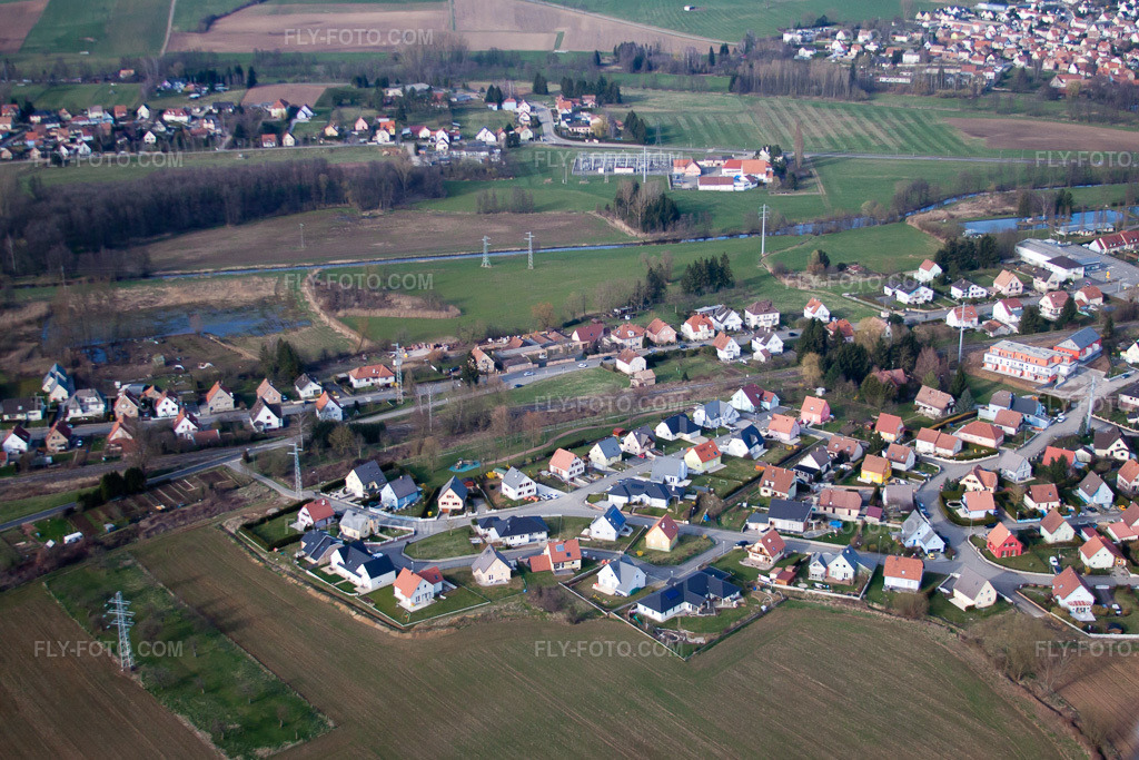 Aerial view: View of the town in Val de Moder in the state Bas-Rhin, France.Photo: IMG_38631.jpg taken on 03/20/2011 by Werner Riehm/FLY-FOTO.comResolution of the original: 4491 x 2994 px