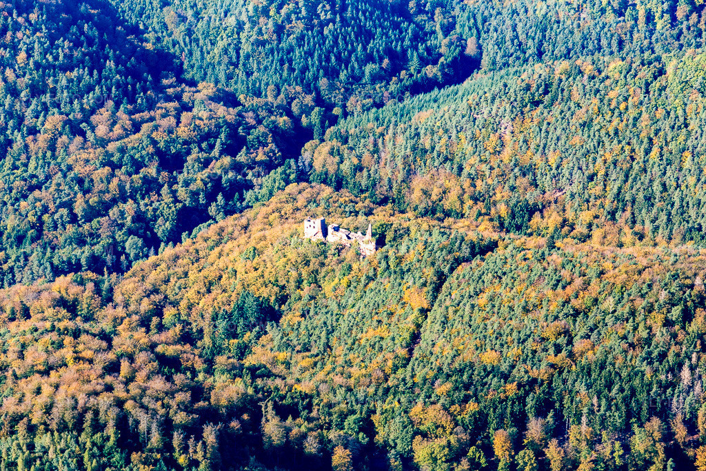 Aerial view: Froensburg in Lembach in the state Bas-Rhin, France.Photo: IMG_095097.jpg taken on 10/16/2016 by Werner Riehm/FLY-FOTO.comResolution of the original: 5472 x 3648 px