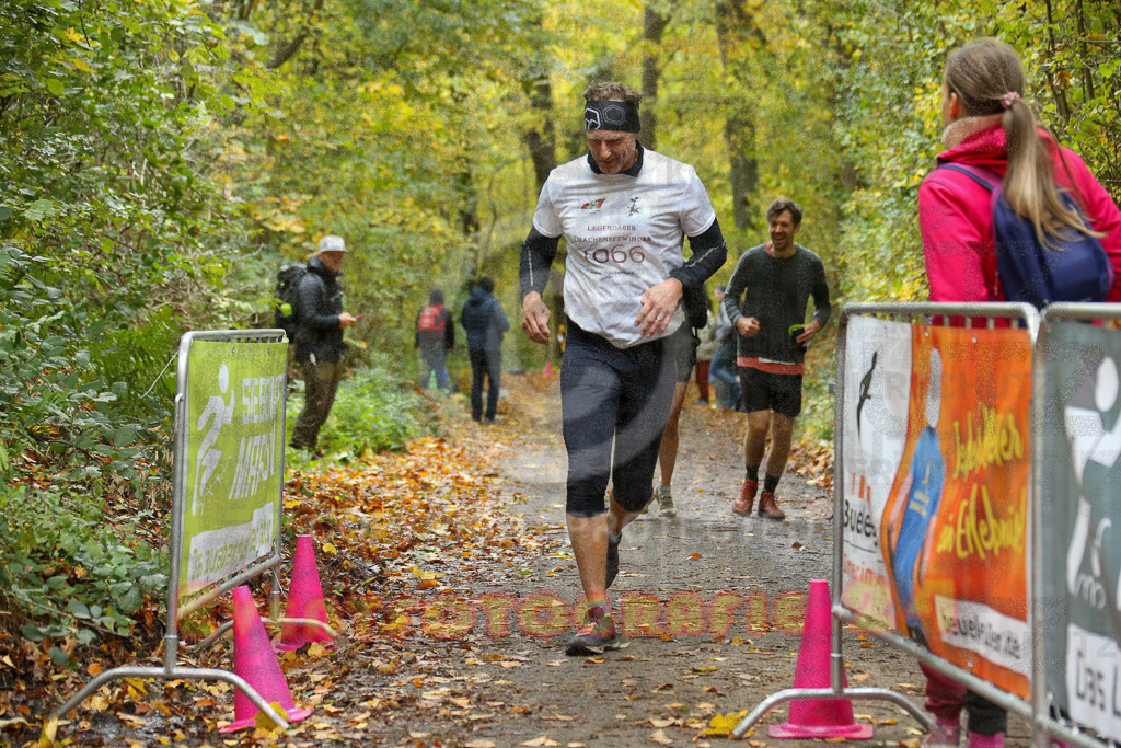 251026_1322_EX1_3258 | Sportfotografie im Rhein-Sieg Kreis, Köln, Bonn, NRW, Rheinland Pfalz, Hessen, etc. Unser Tätigkeitsfeld umfasst den Laufsport vom Volkslauf über den Marathon, Duathlon, Triathon bis zum Ultralauf wie Kölnpfad Ultra oder Schindertrail.
