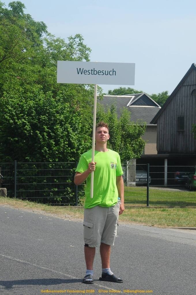 Geißmannsdorf-2026-Festumzug-151 | Festumzug in Geißmannsdorf bei Bischofswerda im Juni 2026. Fotografische Eindrücke und Momentaufnahmen vom Festumzug anläßlich des 800-jährigen Bestehens von Geißmannsdorf - mit Teilnehmern und Gästen, Strohpuppen und geschmückten Vorgärten und Grundstücken - Realisiert mit Pictrs.com