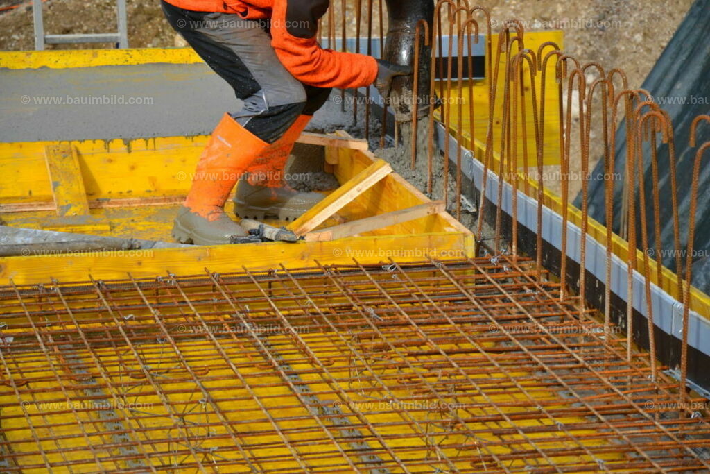 bib-lg04-betonarbeiten-0350 | Nach LV-Leistungsgruppen sortierte Detailfotos über den Bau eines Hauses. Alle Hausbau-Bilder direkt vom Urheber und Autor der Website Haus-Selber-Bauen.com