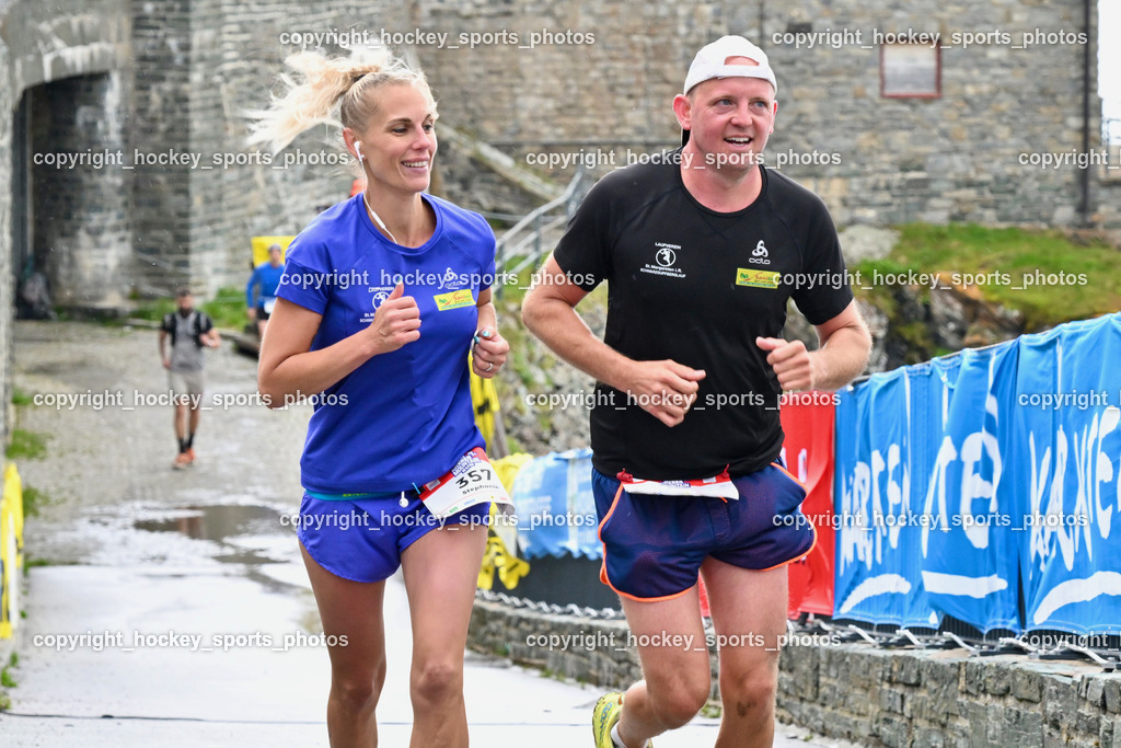 Großglockner Mountain Run | #357 Kilzer Stephanie, #356 Rosmann Daniel, Heiratsantrag, Großglockner Mountain Run, Großglockner Mountain Run 2024 am 07.07.2024 in Heiligenblut (Großglockner), Austria, (Photo by Bernd Stefan)