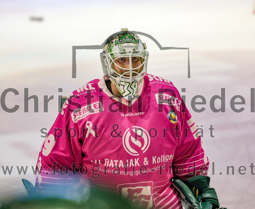 2025-10-28_086_TSV_Erding_gegen_Toelzer_Loewen | Erding, Deutschland, 28.10.2025:Eishockey, Oberliga Süd 2025 / 2026, 13. Spieltag, TSV Erding gegen Tölzer Löwen, Endergebnis: 2:5Torwart Leon Meder (Erding Gladiators, #39)Foto: Christian Riedel / fotografie-riedel.net