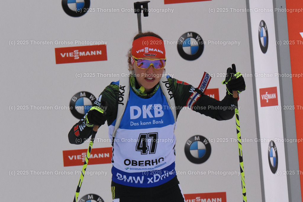IBU WC Biathlon Oberhof 2018 | DAHLMEIER Laura (GER) beim Start; IBU WC Biathlon Oberhof 2018, 7.5 km Sprint Frauen am 04.01.2018 in der DKB Ski Arena in Oberhof, (Deutschland) - Realisiert mit Pictrs.com