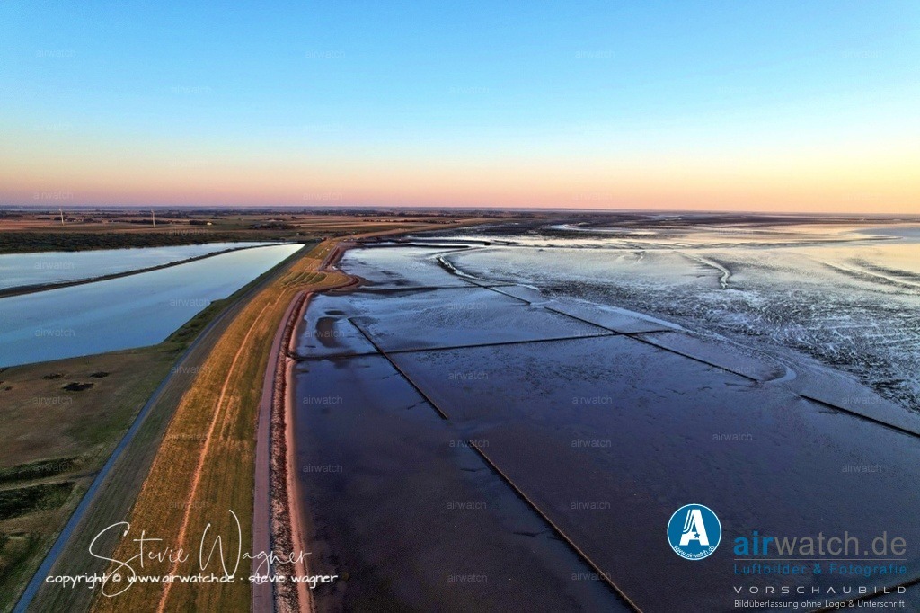 Nordsee, Nordfriesland, Beltringharderkoog, Luettmoorsee, Holmer Siel, Landgewinnung | Landgewinnung & Küstenschutz in Nordfriesland - Die Landgewinnung auf Nordstrand, einer Halbinsel in Schleswig-Holstein, hat eine wechselvolle Geschichte. Im Gegensatz zu anderen Küstenregionen hat Nordstrand im Laufe der Jahrhunderte kein Land durch Eindeichung gewonnen, sondern ein Großteil seiner Fläche hat sich im 12. Jahrhundert eingebüßt.