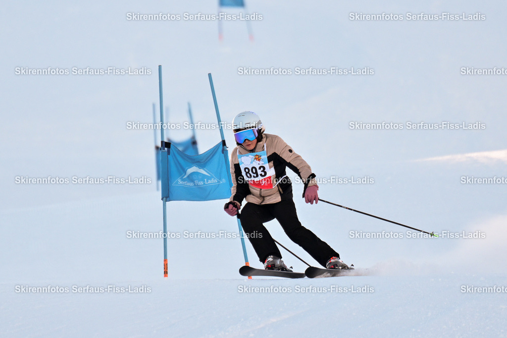 SRF_25.12.2025_0284 | Skirennfotos,Serfaus,Fiss,Ladis,Kinderskirennen,Winter,Tirol,Oberland,skirace,SFL,feelfree,weil wir's genießen,ski,Ski,skifahren,Sonnenplateau, - Realisiert mit Pictrs.com