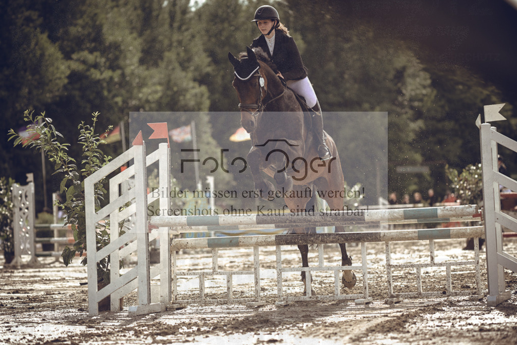 20240531-DOS_9227 | Entdecke hochwertige Reitturnierfotos von Foto Oger. Professionell, emotional und authentisch – jetzt Lieblingsmomente im Shop bestellen. - Realisiert mit Pictrs.com