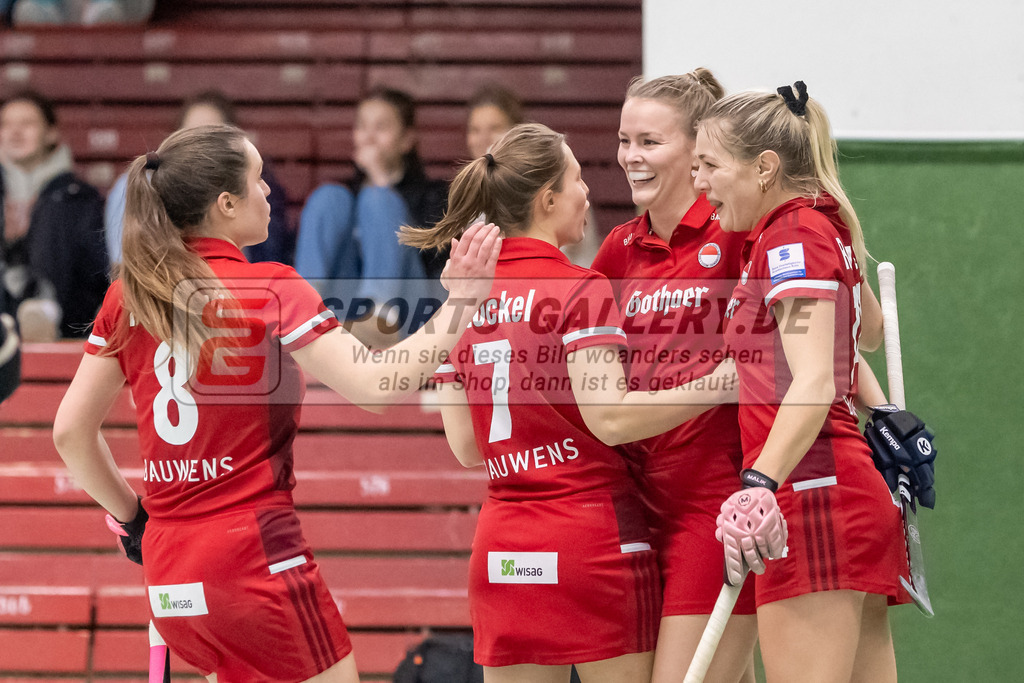 SFE_20221218_0084 | 1. Bundesliga Hockey Damen Rot-Weiss Köln - Crefelder HTCa am 18.12.2022 in Köln (KTHC Stadion Rot-Weiss Köln Tennis and Hockey Club), Photo: Stephan Fehrmann 2022 (Sports-Gallery),Pia Maertens ( Rot-Weiss Köln #35 )