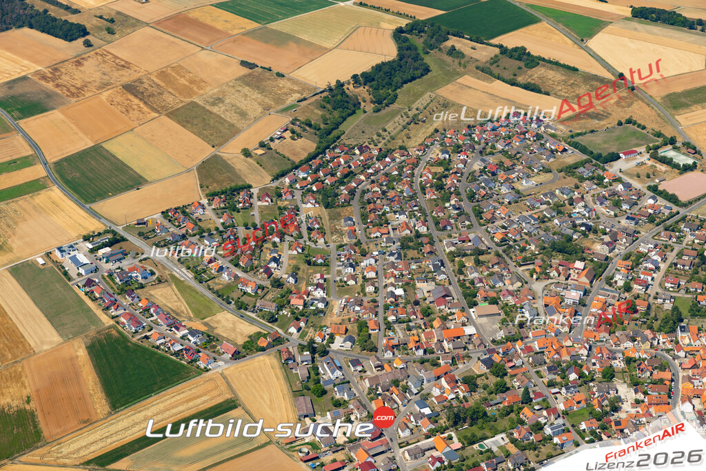 Das Luftbild zeigt :  Urspringen - Die Luftaufnahme wurde 2023 vom UL-Flugzeug aus erstellt ( keine Drohne ) - Hochauflösende Luftaufnahme - Für grossformatige Ausdrucke geeignet. Die Geschenkidee !Mit Lizenz und Bildrechte bestellbar