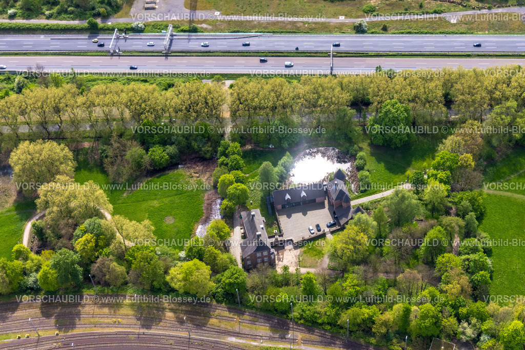 Oberhausen240401736 | Luftbild, Herrenhaus Burg Vondern an der Autobahn A42, Vondern, Oberhausen, Ruhrgebiet, Nordrhein-Westfalen, Deutschland