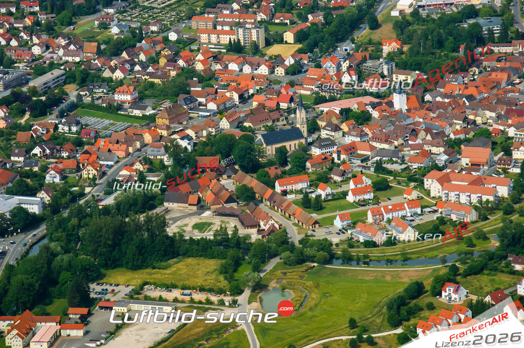 Die Luftaufnahme der Stadt Ebermannstadt wurde vom UL-Flugzeug heraus erstellt ( keine Drohne )- hohe Auflösung für beste Qualität