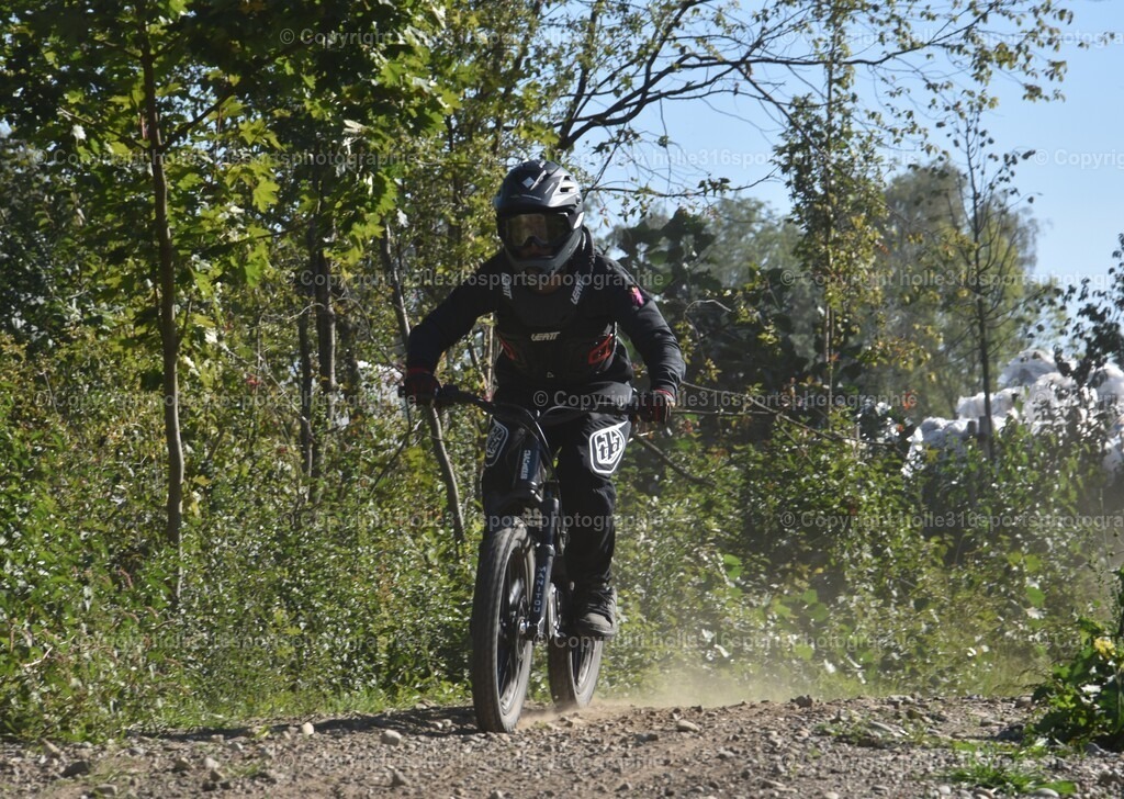 DSC_0043 | Sportfotografie , Motorsport, Motoross, Reitsport, Mointainbike, Enduro,
Landschaft , Outdoor, Eventfotografie, Landschaft, Bilder online bestellen - Realisiert mit Pictrs.com