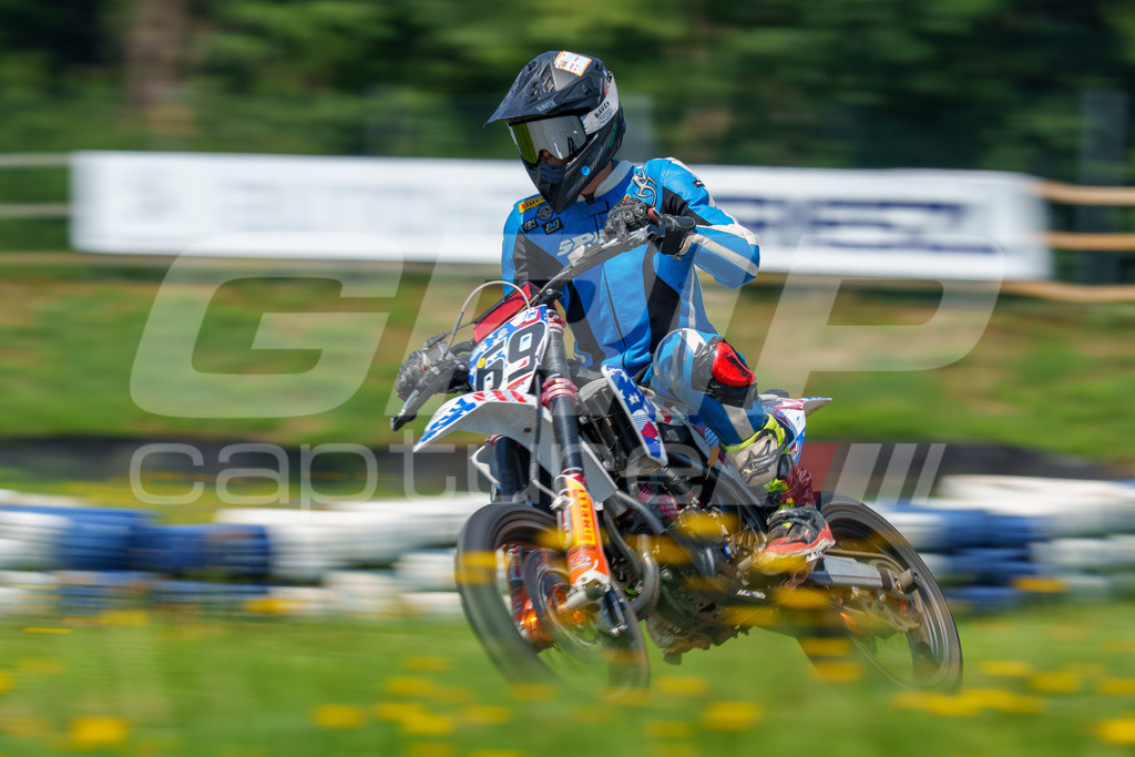 G-Cup + Supermoto Staatsmeisterschaft + Hungarian Supermoto Championship | GRIPcapture steht für authentische Sportfotografie in Österreich – für Momente, die mehr sind als Geschwindigkeit oder Ergebnis. Es geht um Emotion, Spannung, Fokus und den Augenblick, der oft nur einen Wimpernschlag dauert.Ob Motorsport, Teamsport oder 