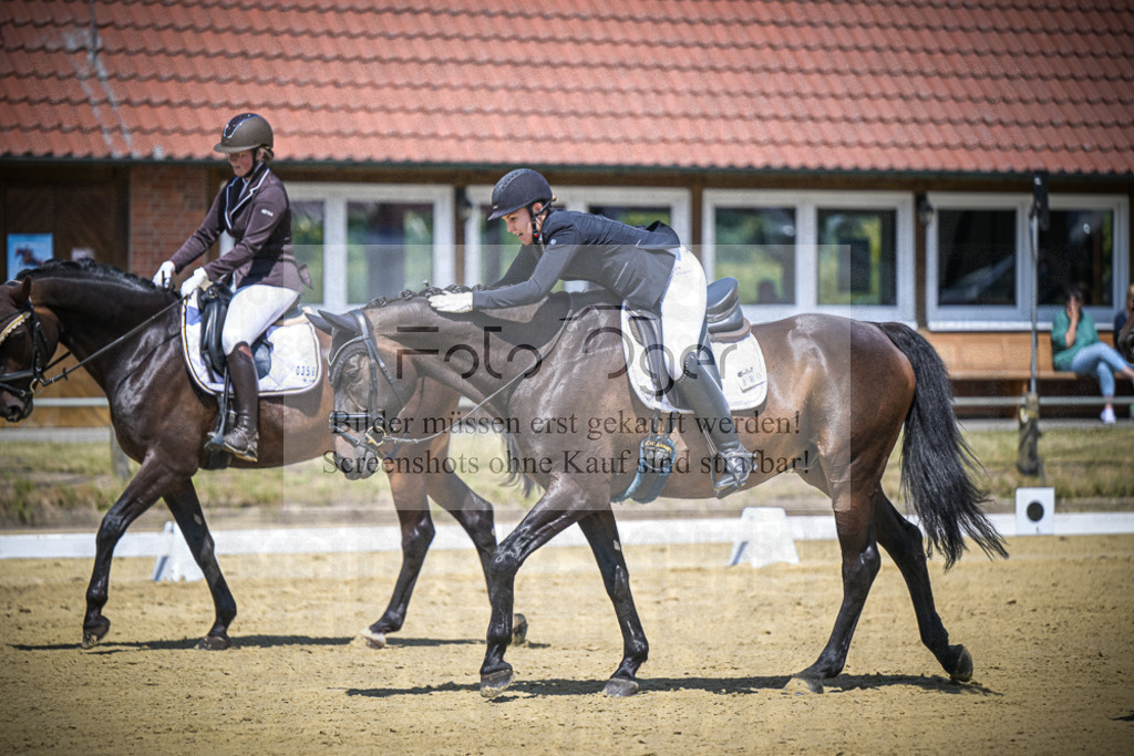 DOS_4376 | Entdecke hochwertige Reitturnierfotos von Foto Oger. Professionell, emotional und authentisch – jetzt Lieblingsmomente im Shop bestellen.Deutschlandweite Turnierfotografie. - Realisiert mit Pictrs.com
