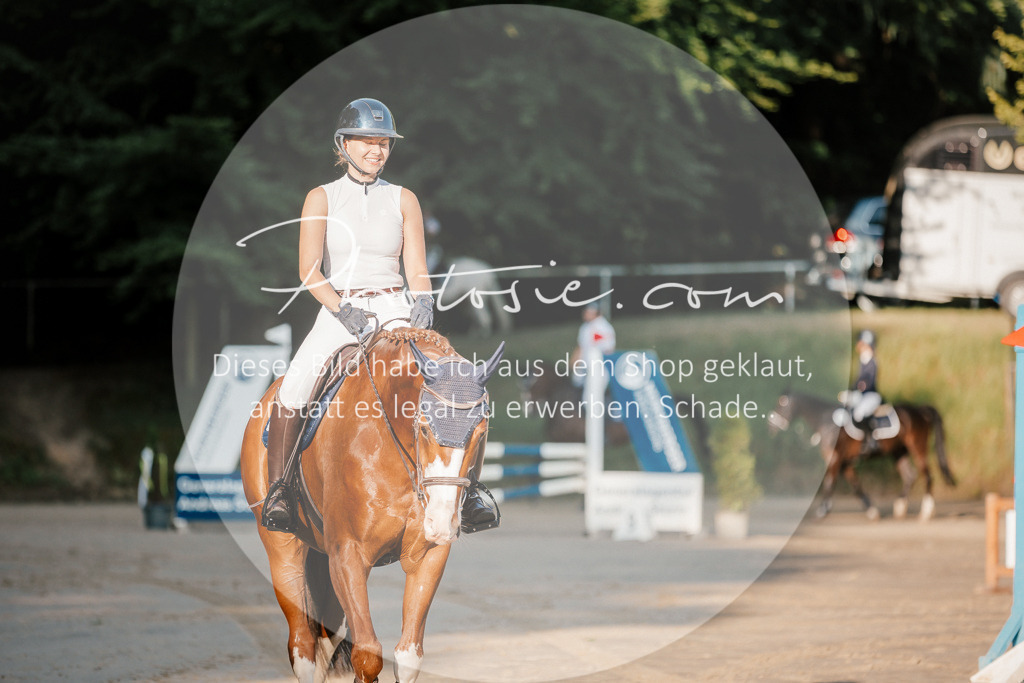 3I6A6001 | Stimmungsvolle Portraits und Reitsportfotografie im Ruhrgebiet und im Münsterland.

Pferdefotografie, Hundefotografie, Tierfotografie, Reportagen, Portraits von Tier und Mensch, Turnierfotografie in Bochum, Recklinghausen, Marl, Haltern am See, Dülmen.. - Realisiert mit Pictrs.com
