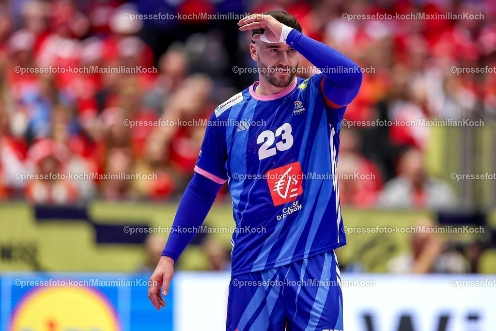 EHF24012601071 | 24.01.2026, Handball, Men's EHF EURO 2026, Frankreich - Portugal, Jyske Bank Boxen in Herning, Dänemark, Main Round:  Ludovic Fabregas (France #23) gestikulierend auf dem Spielfeld  