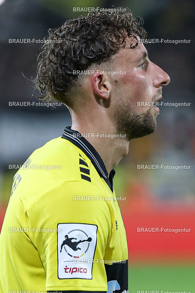Rot-Weiss Essen - TSV Alemannia Aachen | Essen, Deutschland, 31.08.2025 Felix Meyer (Alemannia Aachen) schautwährend des 3.Liga Spiels zwischen  Rot-Weiss Essen und Alemannia Aachen am 31.08.2025 im Stadion an der Hafenstraße in Essen. (Foto von Timo Bluhmki-Schmidt/Brauer Fotoagentur