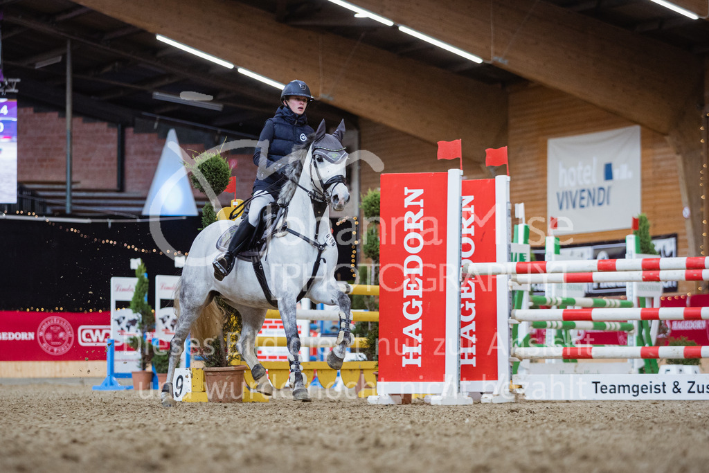 221127_Winterfestival_L-Spr_HPTTY-262 | Deine schönsten Turniermomente als professionelle Fotos! Entdecke hochwertige Pferdesport-Fotografie im Online-Shop. Jetzt Fotos finden & bestellen!