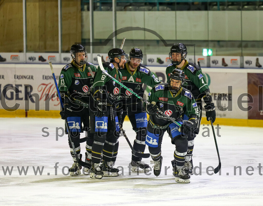 2023-03-07_024_TSV_Erding_gegen_ESC_Kempten | Erding, Deutschland, 07.03.2023:
Eishockey, Bayernliga Playoffs 2022 / 2023, Viertelfinale, TSV Erding gegen ESC Kempten, Endergebnis: 9:3

Michael Franz (Erding Gladiators, #13), Roni Rukajärvi (Erding Gladiators, #61), Thomas Plihal (Erding Gladiators, #39), Daniel Krzizok (Erding Gladiators, #18), Simon Franz (Erding Gladiators, #4)

Foto: Christian Riedel / fotografie-riedel.net