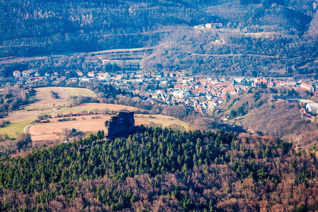 Luftbild: Asselstein in Annweiler am Trifels im Bundesland Rheinland-Pfalz in Deutschland. Foto: IMG_17433.jpg vom 21.03.2009 durch Werner Riehm/FLY-FOTO.de