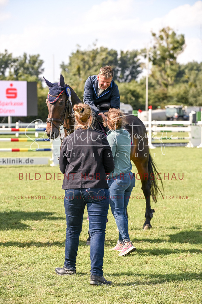 Schugtsche-Düren.2024-10.Springprf.M_-86 | Schugtsche Fotografie - Realisiert mit Pictrs.com