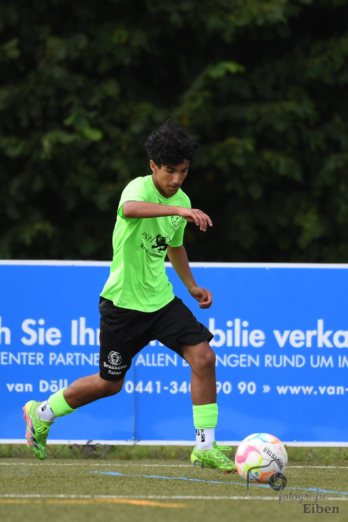FC Rastede-JFV Edewecht | C-Jugend Landesliga; FC Rastede (blau)-JFV Edewecht (grün) am 16.08.2025 in Rastede (Sportanlage Köttersweg), Photo: Philip Eiben 2025 - Realisiert mit Pictrs.com