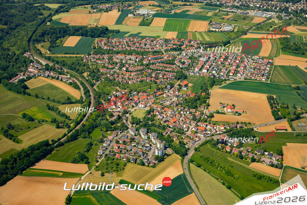Das Luftbild zeigt Maubach Backnang - Die Luftaufnahme wurde 2023 vom UL-Flugzeug aus erstellt ( keine Drohne ) - Hochauflösende Luftaufnahme - Für grossformatige Ausdrucke geeignet. Die Geschenkidee !Mit Lizenz und Bildrechte bestellbar