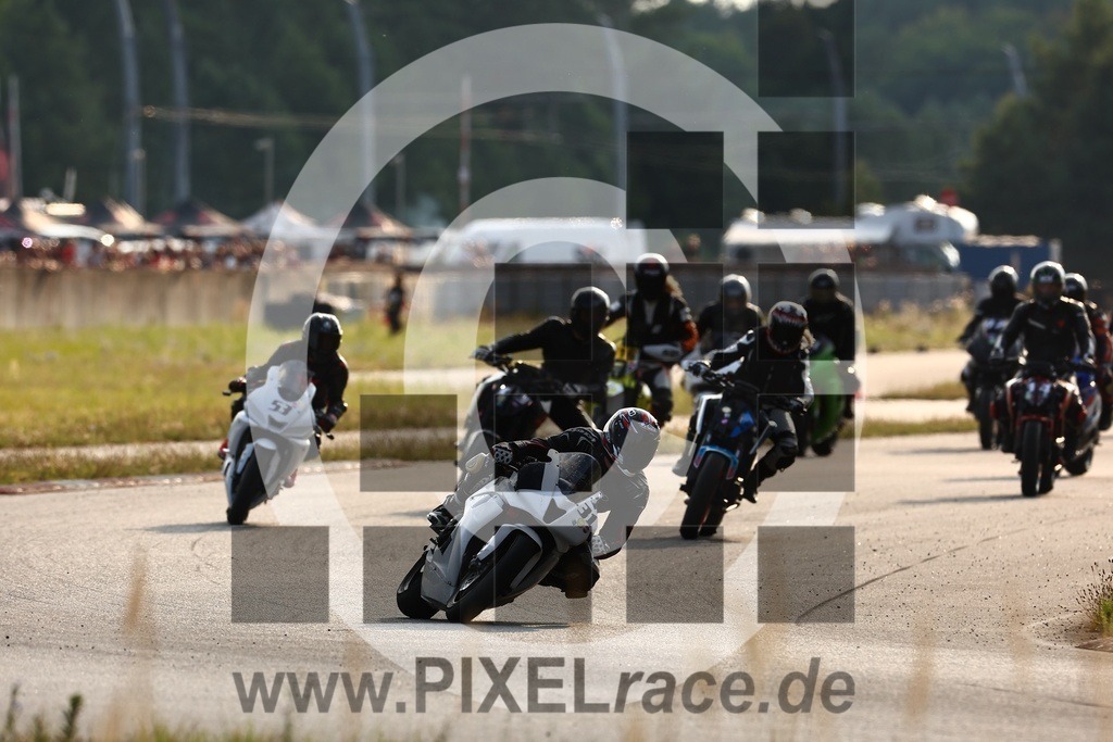 start-20240803_05329 | Schöne Erinnerungen an spannende Momente - das festzuhalten ist unser Job. PIXELrace.de ist seit 2003 auf den Rennstrecken Europas unterwegs um die Action draußen beim Fahren und die wunderbare Stimmung imm Fahrerlager für euch einzufangen.