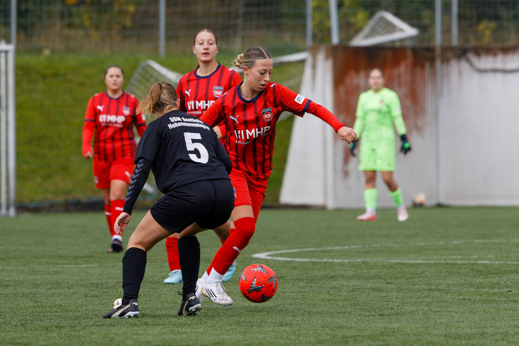 FCHHOH_251005_7349 | 1.FC Heidenheim 1846 II vs. SGM Hohenmemmingen/Sontheim, Fußball, Frauen, Bezirksliga, 2025/2026, 4. Spieltag, 05.10.2025 in Heidenheim, Kunstrasen b. Voith-Arena West(Foto: Michael Bulling) - Realisiert mit Pictrs.com