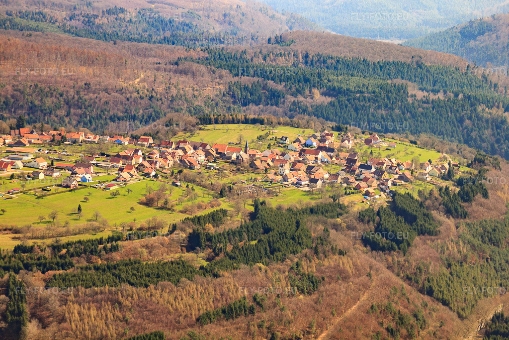 Vue aérienne: Le quartier de Graufthal vu de l'ouest à Eschbourg dans le département Bas Rhin, France – .Photo: IMG_38519.jpg prise le 20/03/2011 par Werner Riehm/FLY-FOTO.eu – Résolution de l'original: 4752 x 3168 px