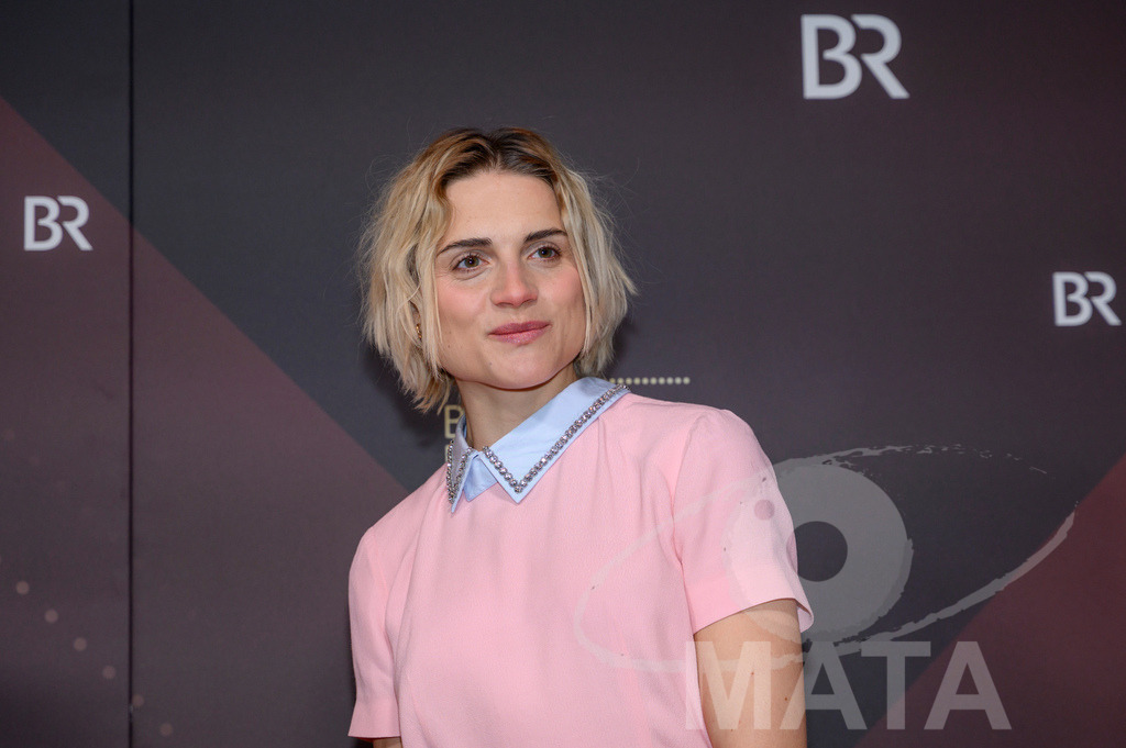 _DWI5412 | Mala Emde bei der Verleihung des 47. Bayerischen Filmpreises 2026  im Prinzregententheater. München, Deutschland. Der Bayerische Filmpreis wird seit 1979 von der Bayerischen Staatsregierung verliehen, um die Bedeutung des Kinofilms als Kulturgut herauszustellen - Realisiert mit Pictrs.com