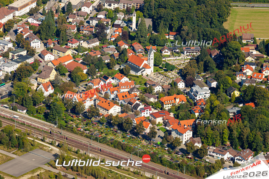 Das Luftbild der Stadt Kirchseeon wurde 2021 vom Flugzeug heraus erstellt (keine Drohne) Aufnahmehöhe ca.450 Meter- hohe Bildauflösung und Druck-Qualität garantiert!