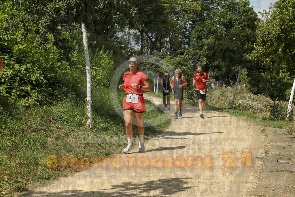 250824_1336_EX1_2952 | Sportfotografie im Rhein-Sieg Kreis, Köln, Bonn, NRW, Rheinland Pfalz, Hessen, etc. Unser Tätigkeitsfeld umfasst den Laufsport vom Volkslauf über den Marathon, Duathlon, Triathon bis zum Ultralauf wie Kölnpfad Ultra oder Schindertrail.