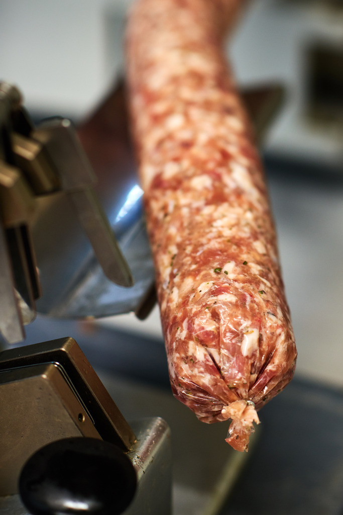 Fleischerei Dormayer | Langenzersdorf, Austria - February 12, 2019: Fleischerei Dormayer; abgefüllte Wurst aus der Wurstfüllmaschine. - Realisiert mit Pictrs.com