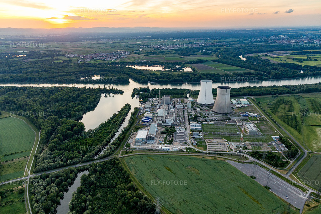 Luftbild: teilstillgelegten Reaktorblöcke und Anlagen des AKW - KKW Kernkraftwerk EnBW Kernkraft GmbH, Kernkraftwerk Philippsburg in Philippsburg im Bundesland Baden-Württemberg in Deutschland. Foto: IMG_107491.jpg vom 25.05.2018 durch Werner Riehm/FLY-FOTO.de