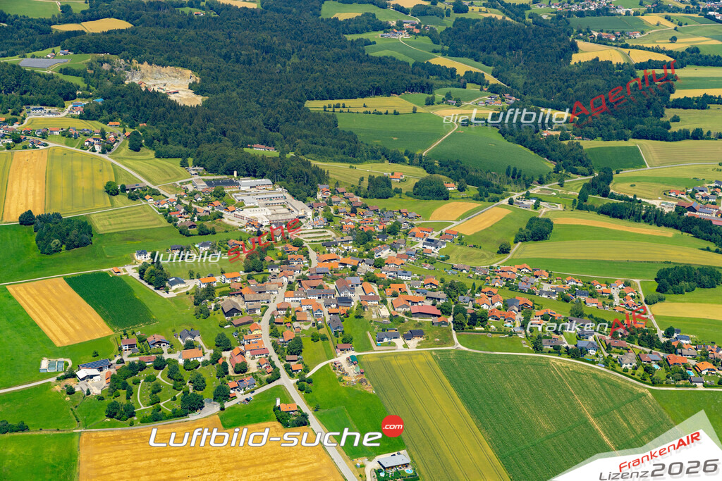 Aktuelles Luftbild von Oberpolling Fürstenstein - Die Luftaufnahme wurde 2022 mittels UL-Flugzeug erstellt ( keine Drohne ) - hochauflösende Kamera-Systeme von  Canon -Beste Qualität - Für grossformatige Ausdrucke geeignet. Die Geschenkidee !