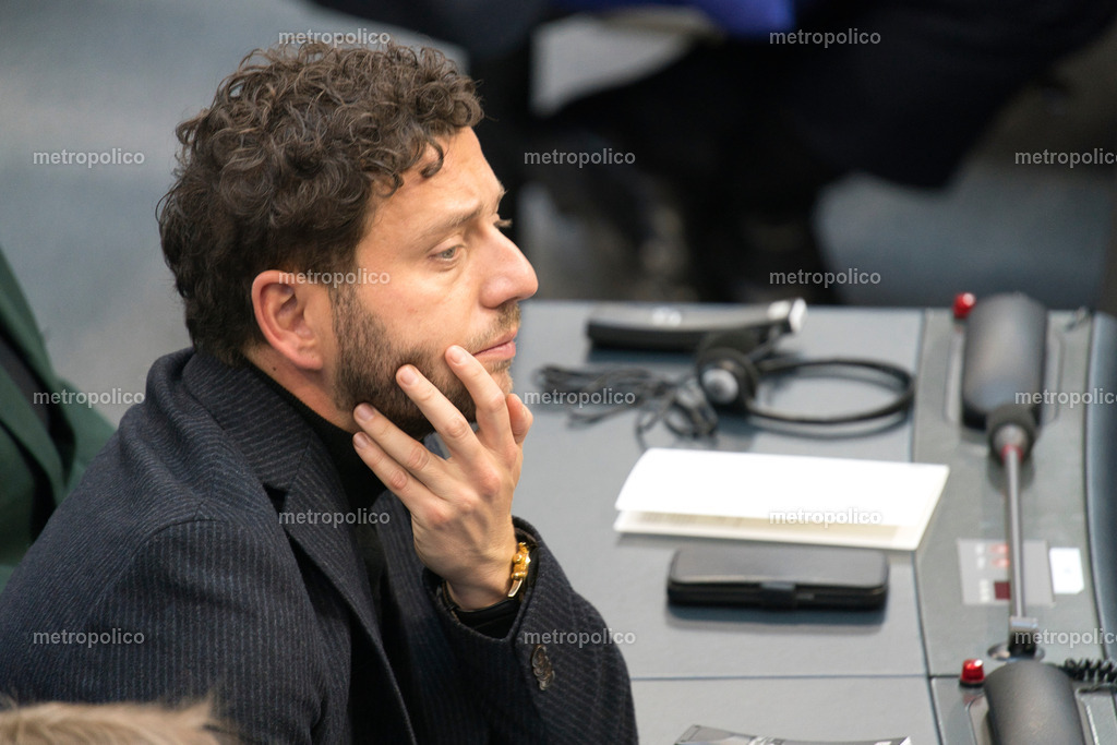 Felix Banaszak | Metropolico