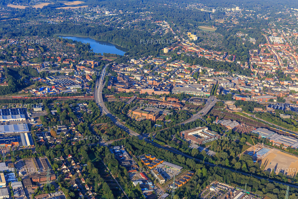 Phoenix-Center und ELBCAMPUS Hamburg https://www.phoenix-center-harburg.de/ https://www.elbcampus.de/ | Luftbild: Phoenix-Center und ELBCAMPUS Hamburg https://www.phoenix-center-harburg.de/ https://www.elbcampus.de/ im Ortsteil Harburg in Hamburg im Bundesland Hamburg in Deutschland. Foto: IMG_110276.jpg vom 18.08.2018 durch Werner Riehm/FLY-FOTO.de - Realisiert mit Pictrs.com