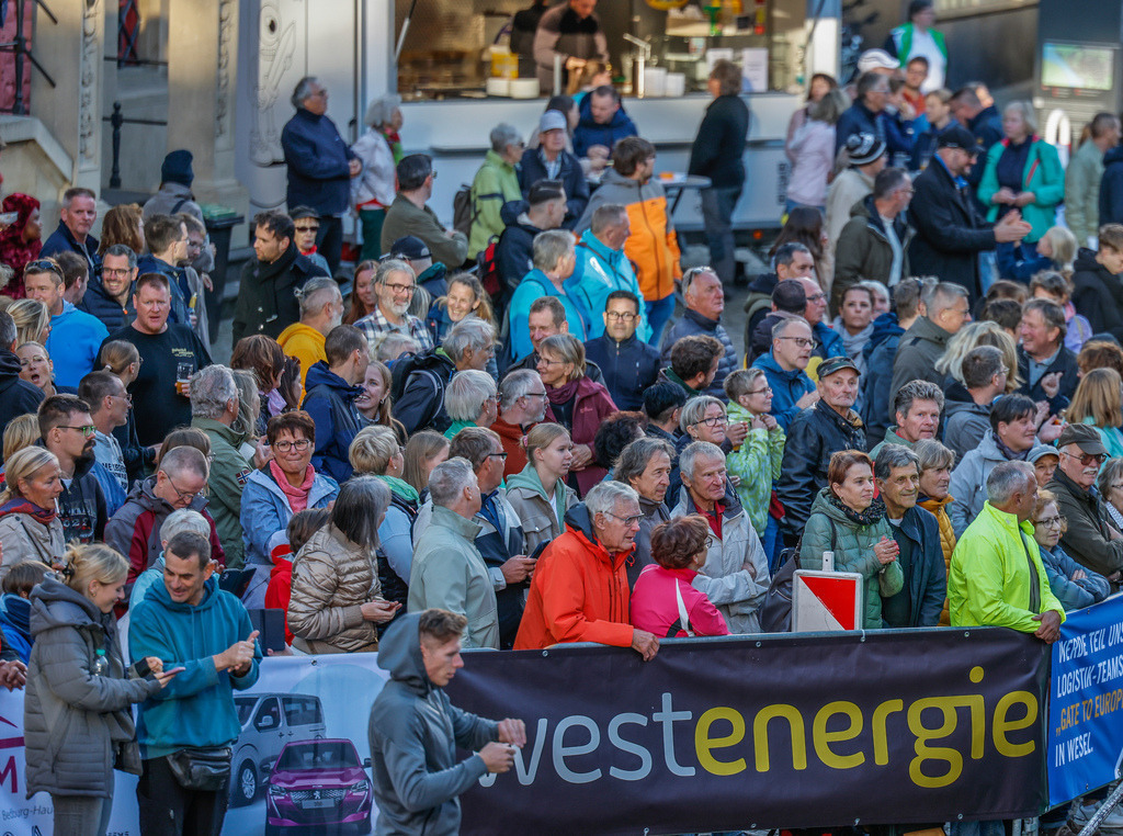 top-top.de 240913-185 | Foto, Video, Fotografie, Videografie, Fotobox, DJ, Discjockey, Musik, Musikbox, Veranstaltung, Photobooth, Amazon, Ebay, Buchtipp, Bestseller, Autor, Verlag, Buch, Wesel, Hamminkeln, NRW, Dinslaken, Rees, Drohne, Hochzeit, Party, Fotobox, Wesel, Fotograf