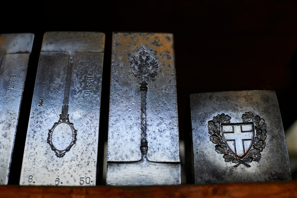 Prägemuster fuer Tafelbesteck | Wien, Austria - February 22, 2017: Wiener Silbermanufactur;  Prägemuster fuer Tafelbesteck. - Realisiert mit Pictrs.com